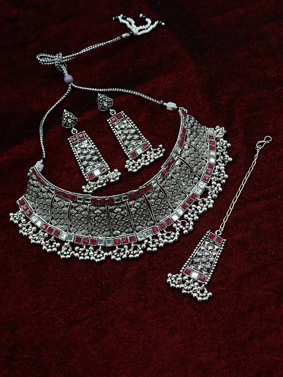 AASHISH IMITATION Rhodium-Plated Kundan-Studded Necklace With Earrings And Maang Tika, Silver
AASHISH IMITATION Rhodium-Plated Kundan-Studded Necklace With Earrings And Maang Tika, Silver