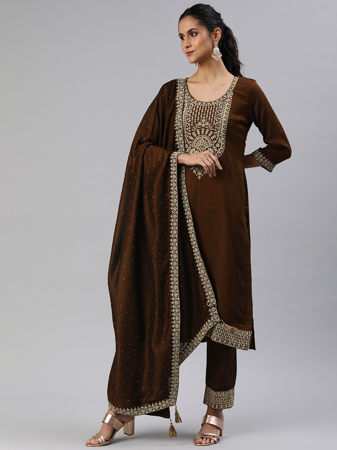 Rani Saahiba Ethnic Motifs Yoke Design Regular Thread Work Kurta with Trousers & Dupatta, Coffee brown
Rani Saahiba Ethnic Motifs Yoke Design Regular Thread Work Kurta with Trousers & Dupatta, Coffee brown