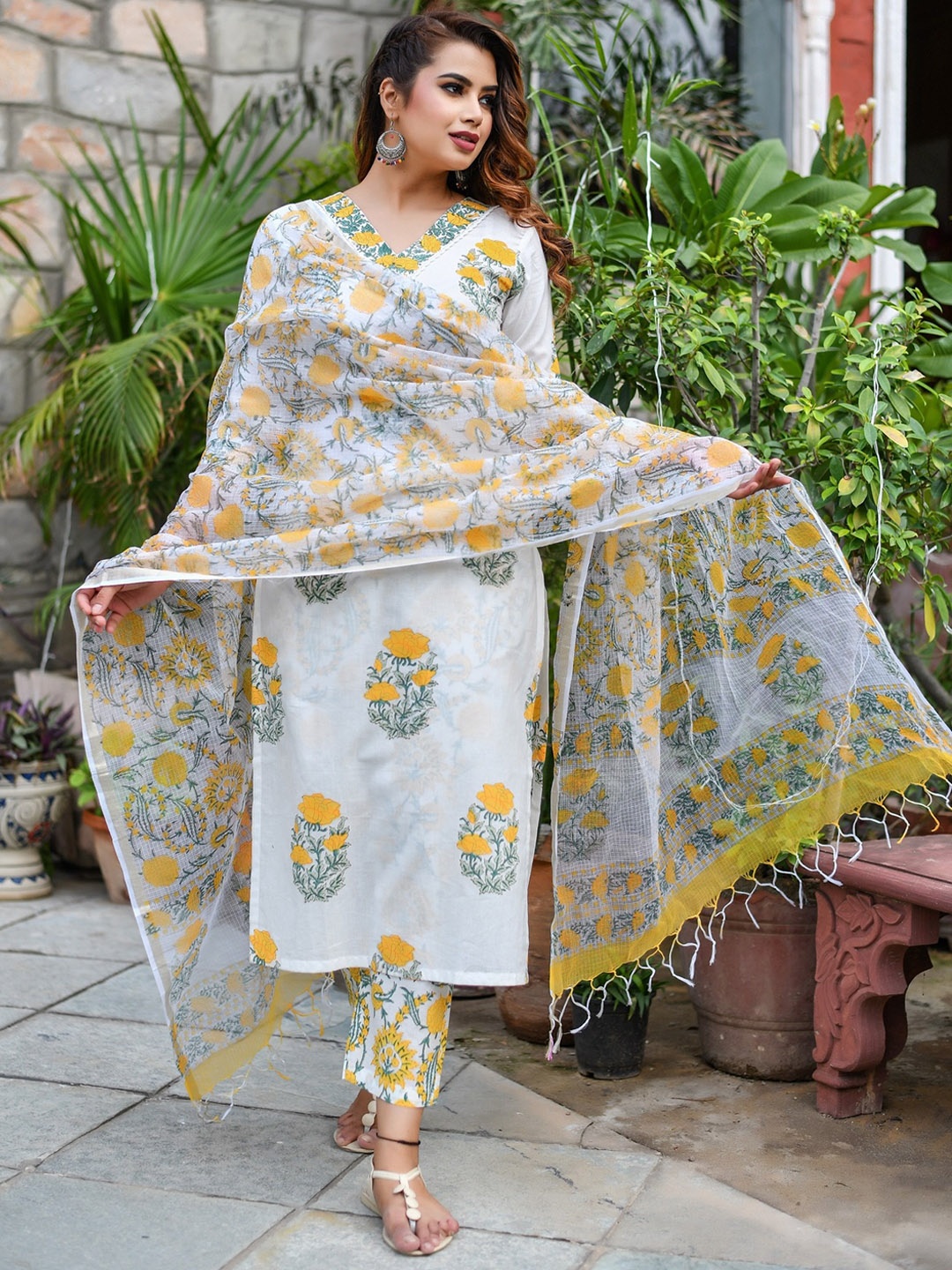 Jaipuri Adaah Ethnic Motifs Printed Regular Pure Cotton Kurta With Trousers & Dupatta, White
Jaipuri Adaah Ethnic Motifs Printed Regular Pure Cotton Kurta With Trousers & Dupatta, White
