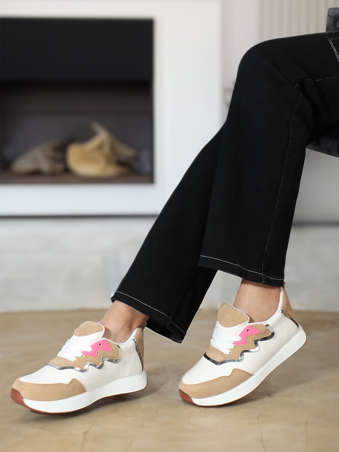 The Roadster Lifestyle Co. Women White & Beige Lightweight Comfort Insole Basics Sneakers
The Roadster Lifestyle Co. Women White & Beige Lightweight Comfort Insole Basics Sneakers