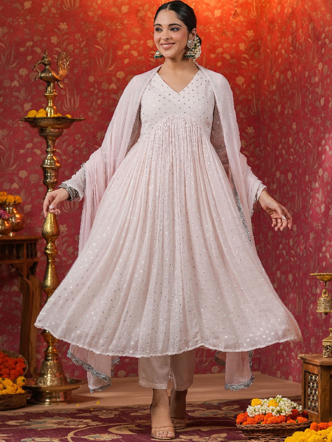 EverBloom Ethnic Motifs Embroidered Empire Silk Chiffon Kurta With Trousers & Dupatta, Rose gold
EverBloom Ethnic Motifs Embroidered Empire Silk Chiffon Kurta With Trousers & Dupatta, Rose gold