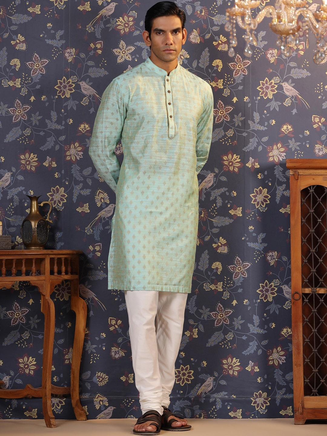 House of Pataudi Ethnic Motifs Woven Design Mandarin Collar Jacquard Straight Ethnic Kurta, Green
House of Pataudi Ethnic Motifs Woven Design Mandarin Collar Jacquard Straight Ethnic Kurta, Green
