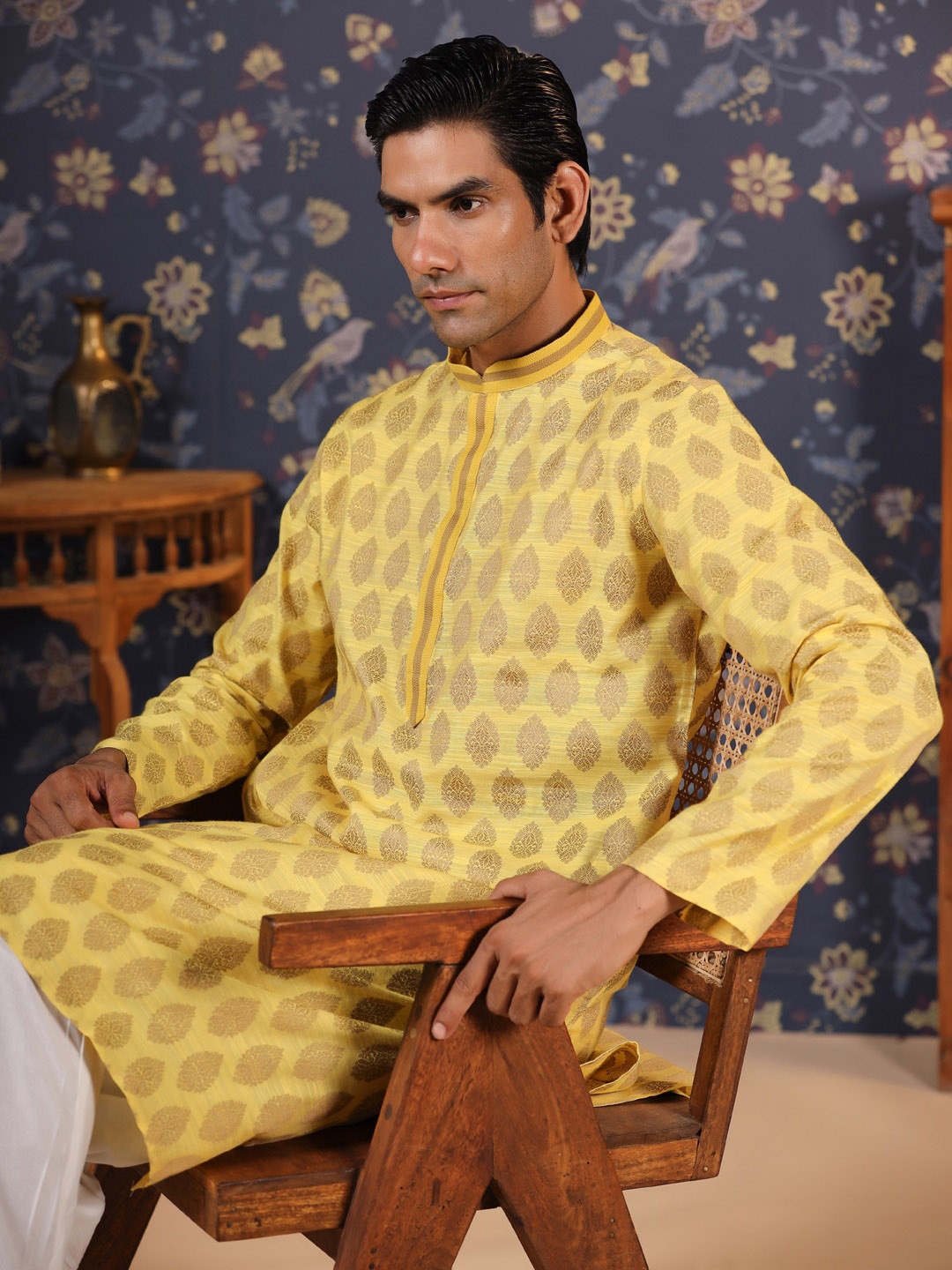 House of Pataudi Ethnic Motifs Zari Mandarin Collar Jacquard Straight Ethnic Kurta, Yellow
House of Pataudi Ethnic Motifs Zari Mandarin Collar Jacquard Straight Ethnic Kurta, Yellow