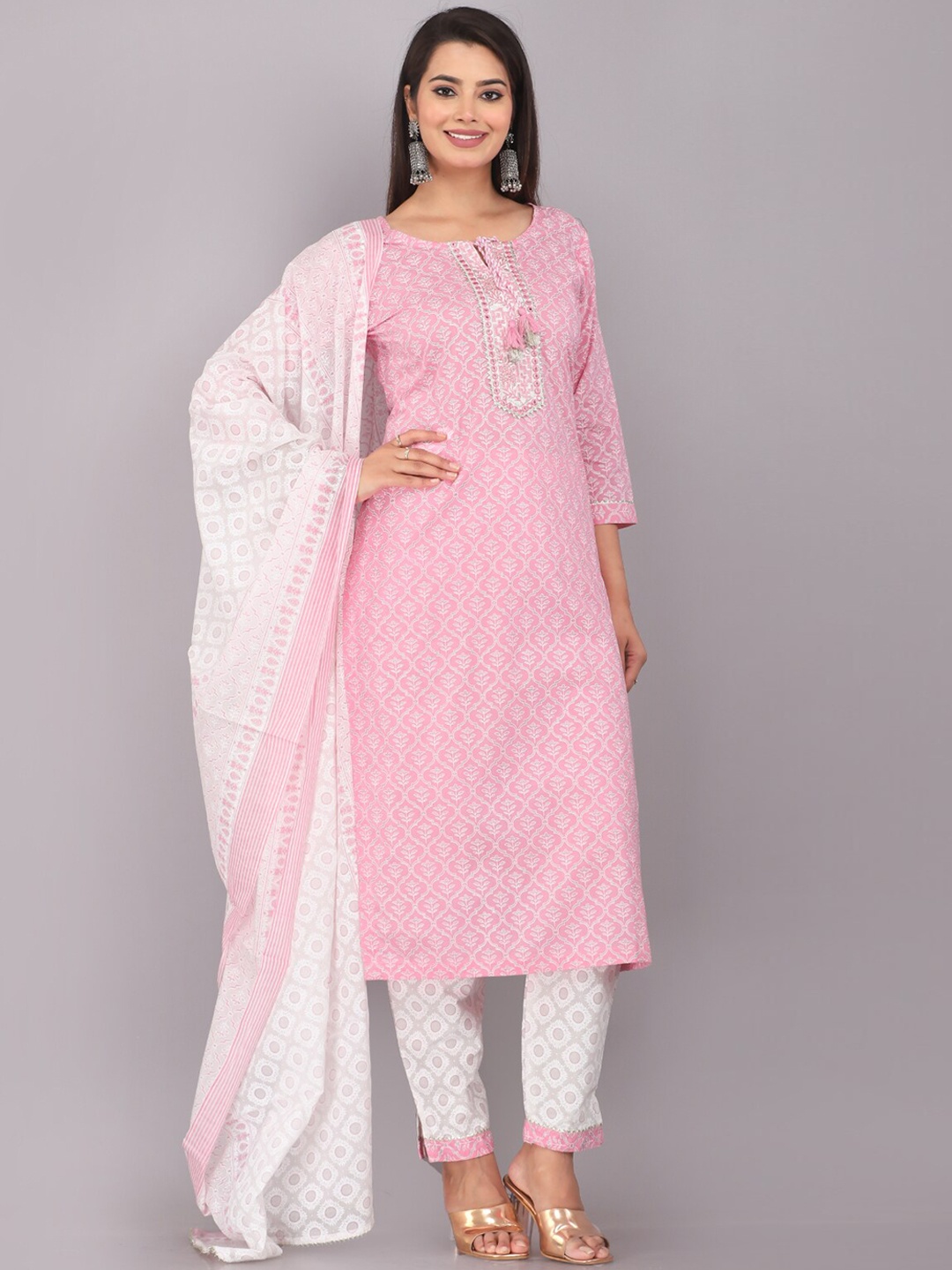 HIGHLIGHT FASHION EXPORT Floral Printed Straight Kurta With Trousers & Dupatta, Peach
HIGHLIGHT FASHION EXPORT Floral Printed Straight Kurta With Trousers & Dupatta, Peach