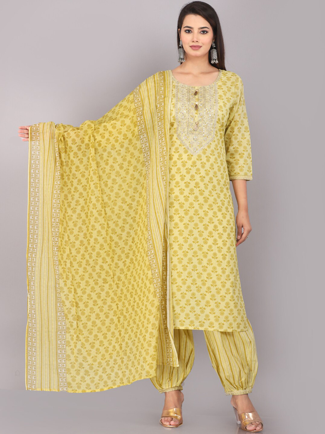 HIGHLIGHT FASHION EXPORT Floral Printed Sequinned Kurta with Salwar & With Dupatta, Yellow
HIGHLIGHT FASHION EXPORT Floral Printed Sequinned Kurta with Salwar & With Dupatta, Yellow