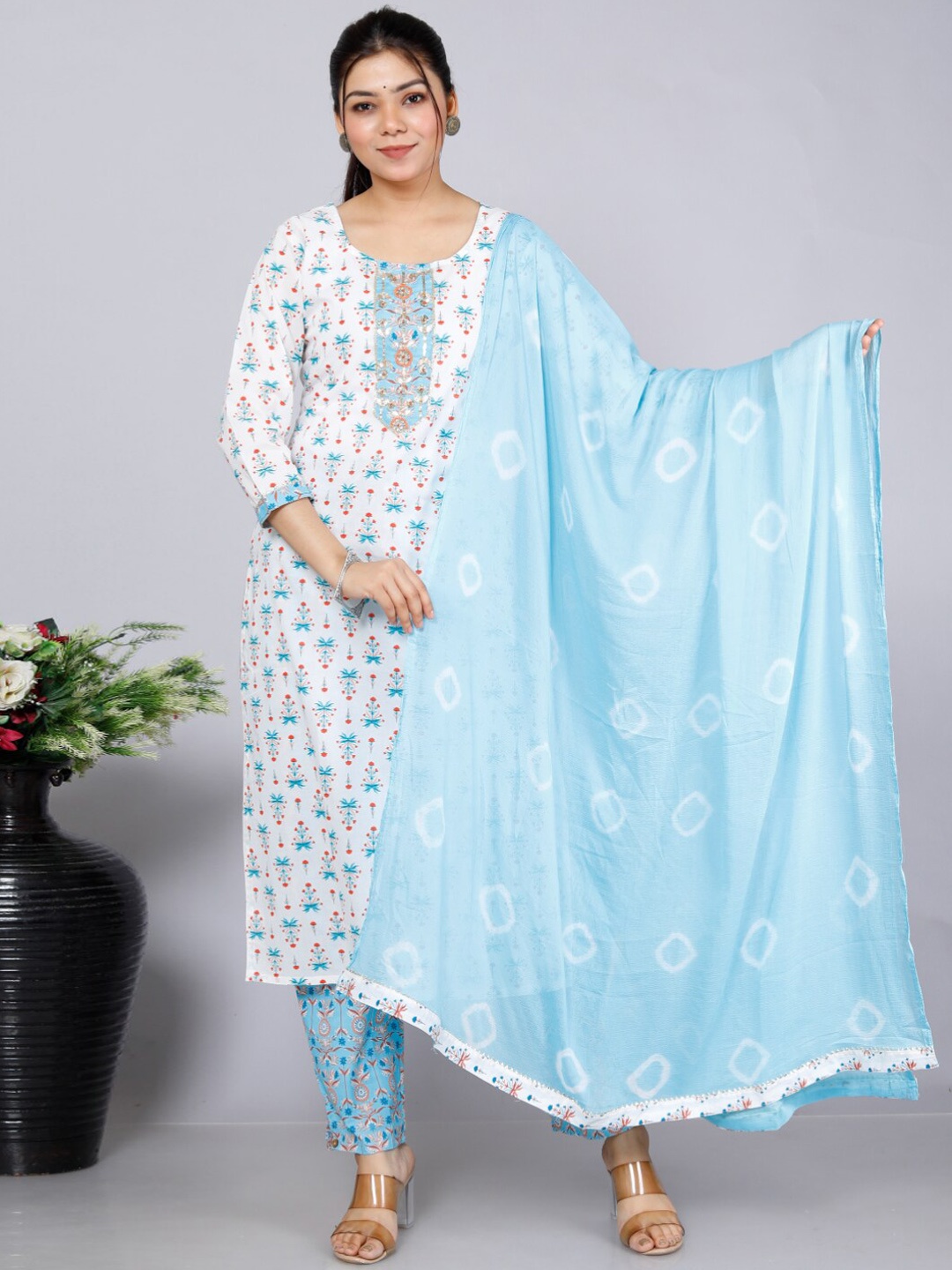 HIGHLIGHT FASHION EXPORT Floral Printed Gotta Patti Kurta with Trousers & With Dupatta, Blue