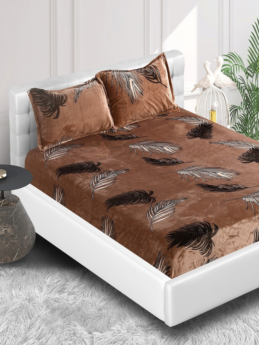 Stylespace by Isha Brown Floral Velvet 300 TC Fitted King Bedsheet with 2 Pillow Covers
Stylespace by Isha Brown Floral Velvet 300 TC Fitted King Bedsheet with 2 Pillow Covers