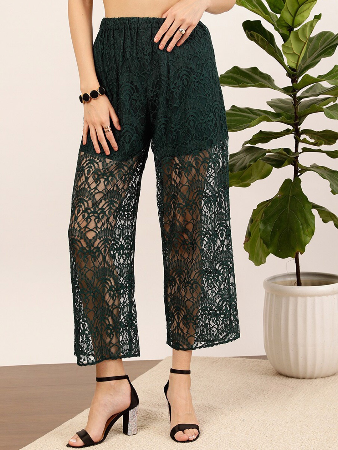 STREET 9 Women Green Floral Printed Relaxed Straight Fit High-Rise Parallel Laced Trousers
STREET 9 Women Green Floral Printed Relaxed Straight Fit High-Rise Parallel Laced Trousers