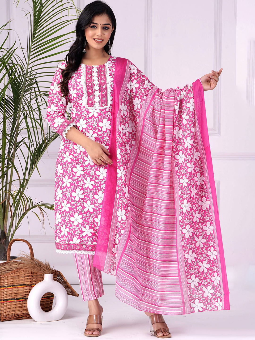 JAIPURI COLLECTION Floral Printed Pure Cotton Straight Kurta & Trousers With Dupatta, Pink
JAIPURI COLLECTION Floral Printed Pure Cotton Straight Kurta & Trousers With Dupatta, Pink