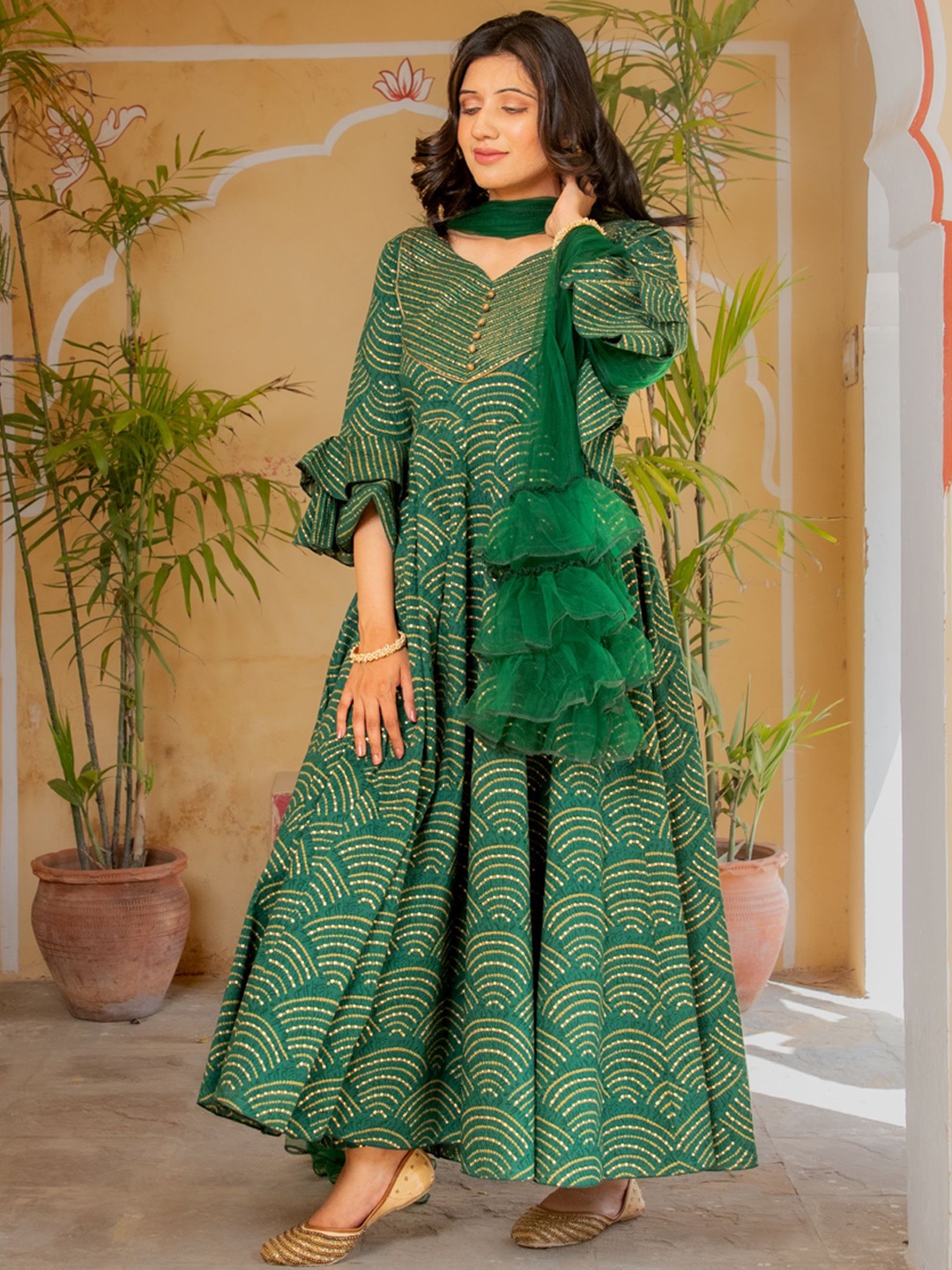 METRO-FASHION Ethnic Motifs Printed Pure Cotton Kurta with Trousers & Dupatta, Green
METRO-FASHION Ethnic Motifs Printed Pure Cotton Kurta with Trousers & Dupatta, Green