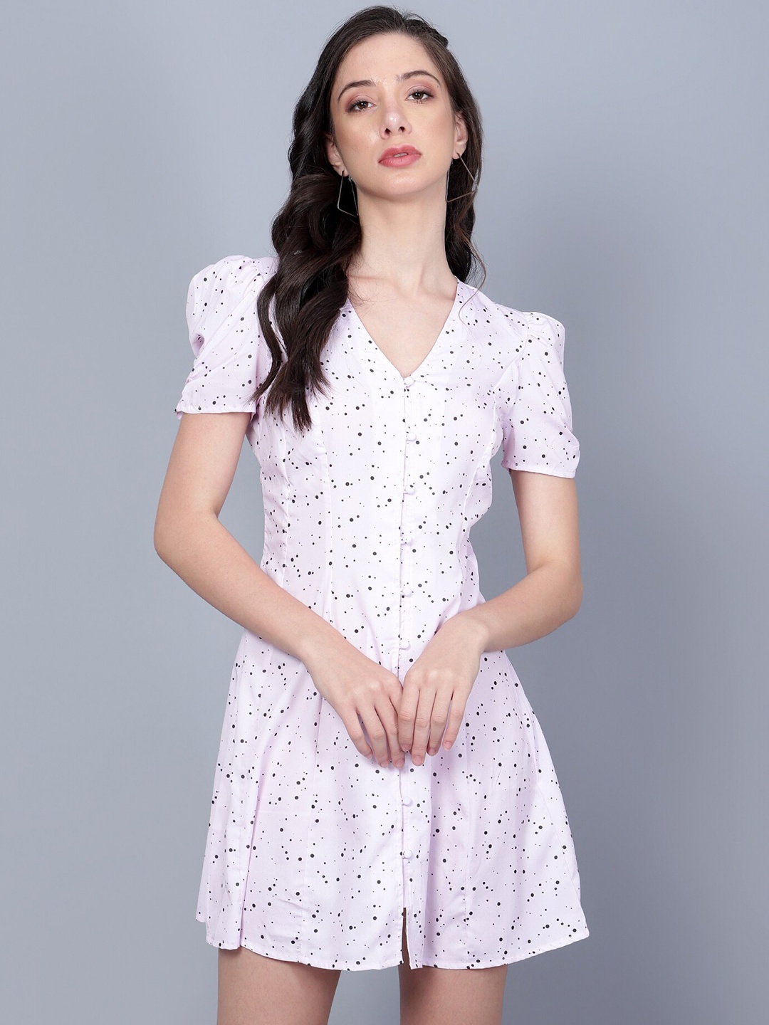 The Roadster Lifestyle Co. White Geometric Printed V-Neck Smocked A-Line Mini Dress
The Roadster Lifestyle Co. White Geometric Printed V-Neck Smocked A-Line Mini Dress