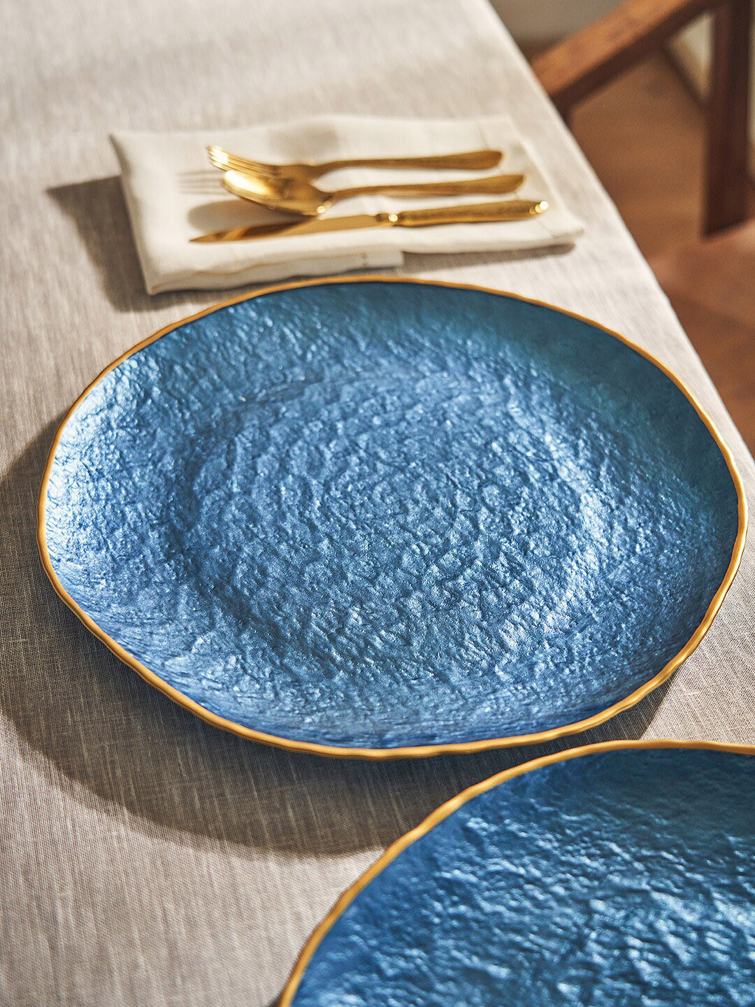 Pure Home and Living Blue 2 Pieces Textured Glass Matte Plates
Pure Home and Living Blue 2 Pieces Textured Glass Matte Plates