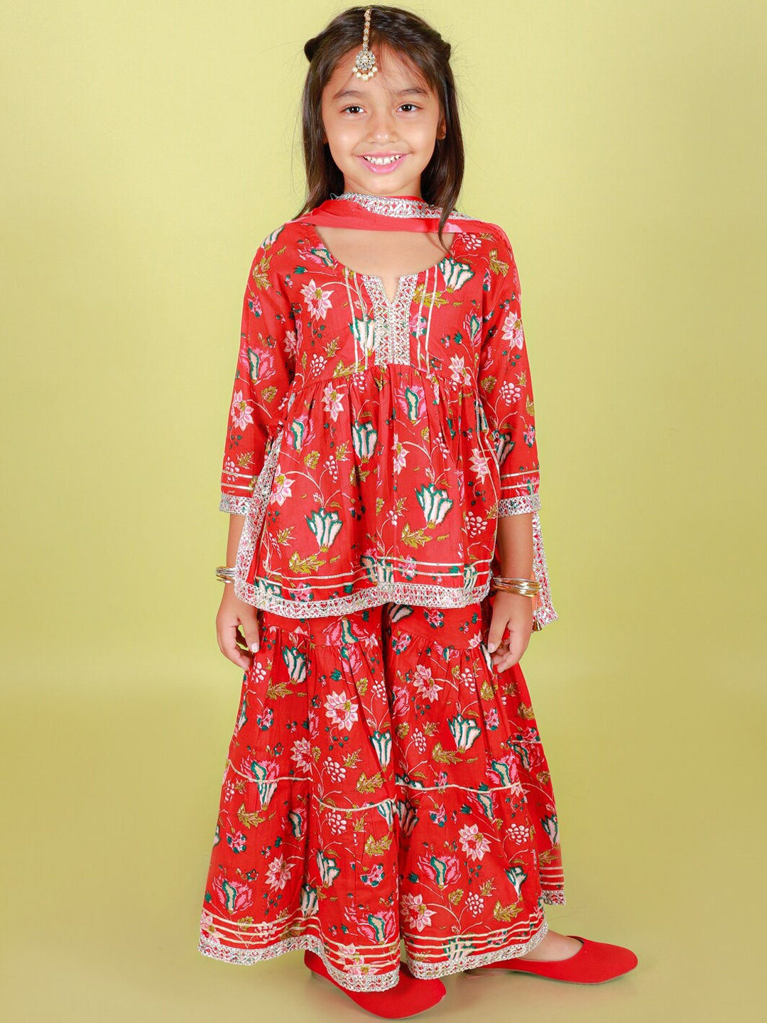 Stuffie Land Girls Floral Printed Pure Cotton A-Line Kurta & Sharara with Dupatta, Red
Stuffie Land Girls Floral Printed Pure Cotton A-Line Kurta & Sharara with Dupatta, Red