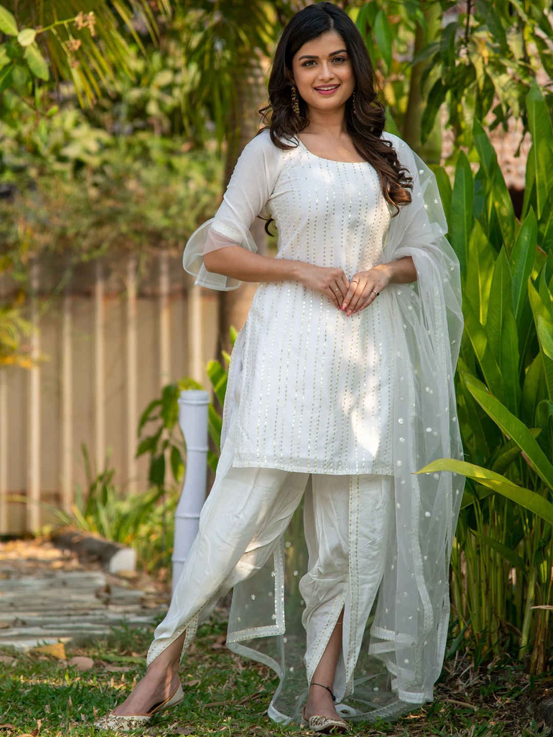 Label Shaurya Sanadhya Striped Embroidered Sequined Straight Kurti & Patiala With Dupatta, White
Label Shaurya Sanadhya Striped Embroidered Sequined Straight Kurti & Patiala With Dupatta, White
