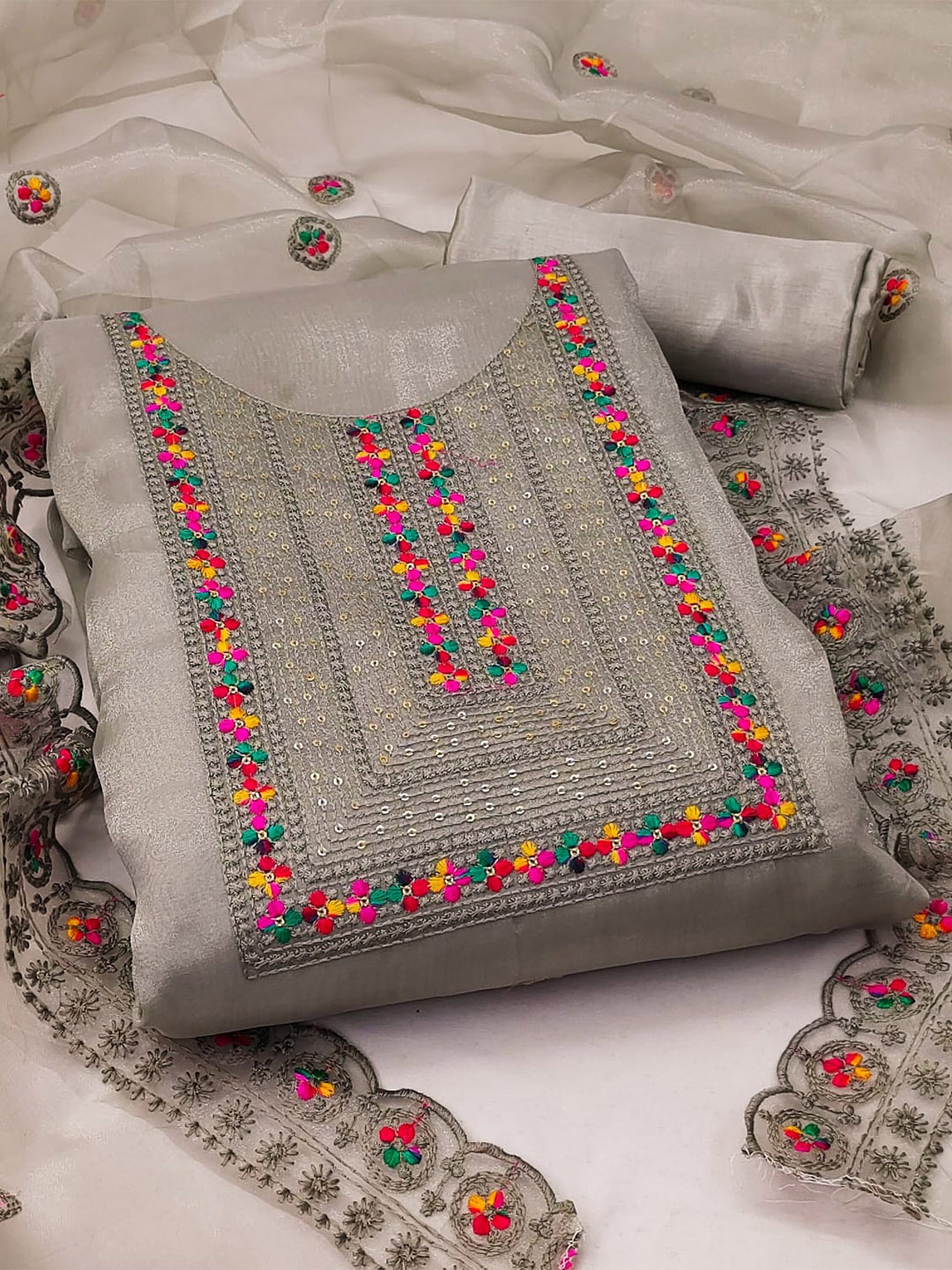 ZEEPKART Ethnic Motifs Embroidered Sequinned Organza Unstitched Dress Material, Cream
ZEEPKART Ethnic Motifs Embroidered Sequinned Organza Unstitched Dress Material, Cream