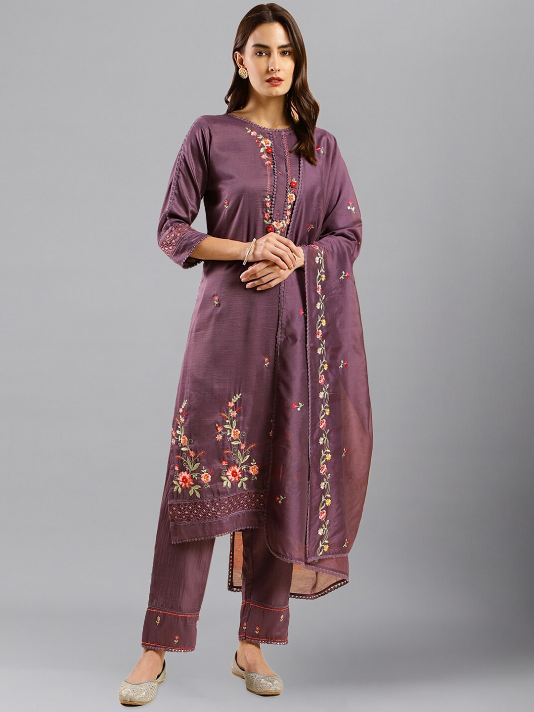 HERE&NOW Purple Floral Embroidered Regular Thread Work Kurta With Trousers & Dupatta
HERE&NOW Purple Floral Embroidered Regular Thread Work Kurta With Trousers & Dupatta