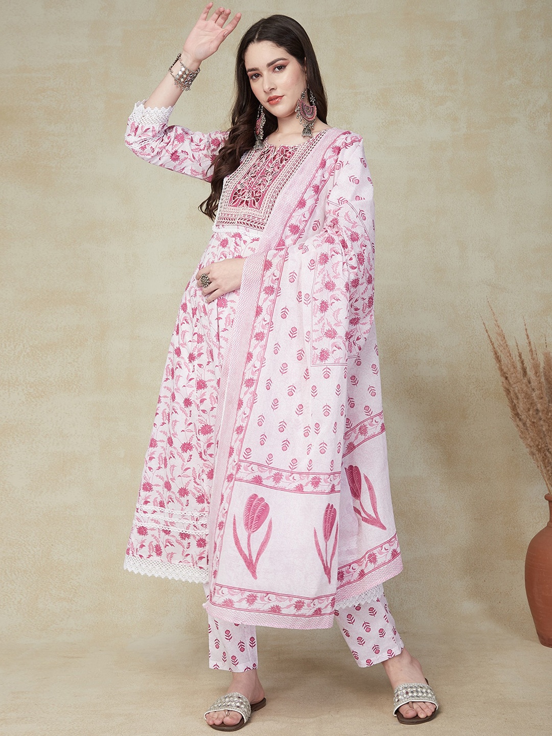 FASHOR Pink Floral Printed Panelled Mirror Work Pure Cotton Kurta & Trousers With Dupatta
FASHOR Pink Floral Printed Panelled Mirror Work Pure Cotton Kurta & Trousers With Dupatta