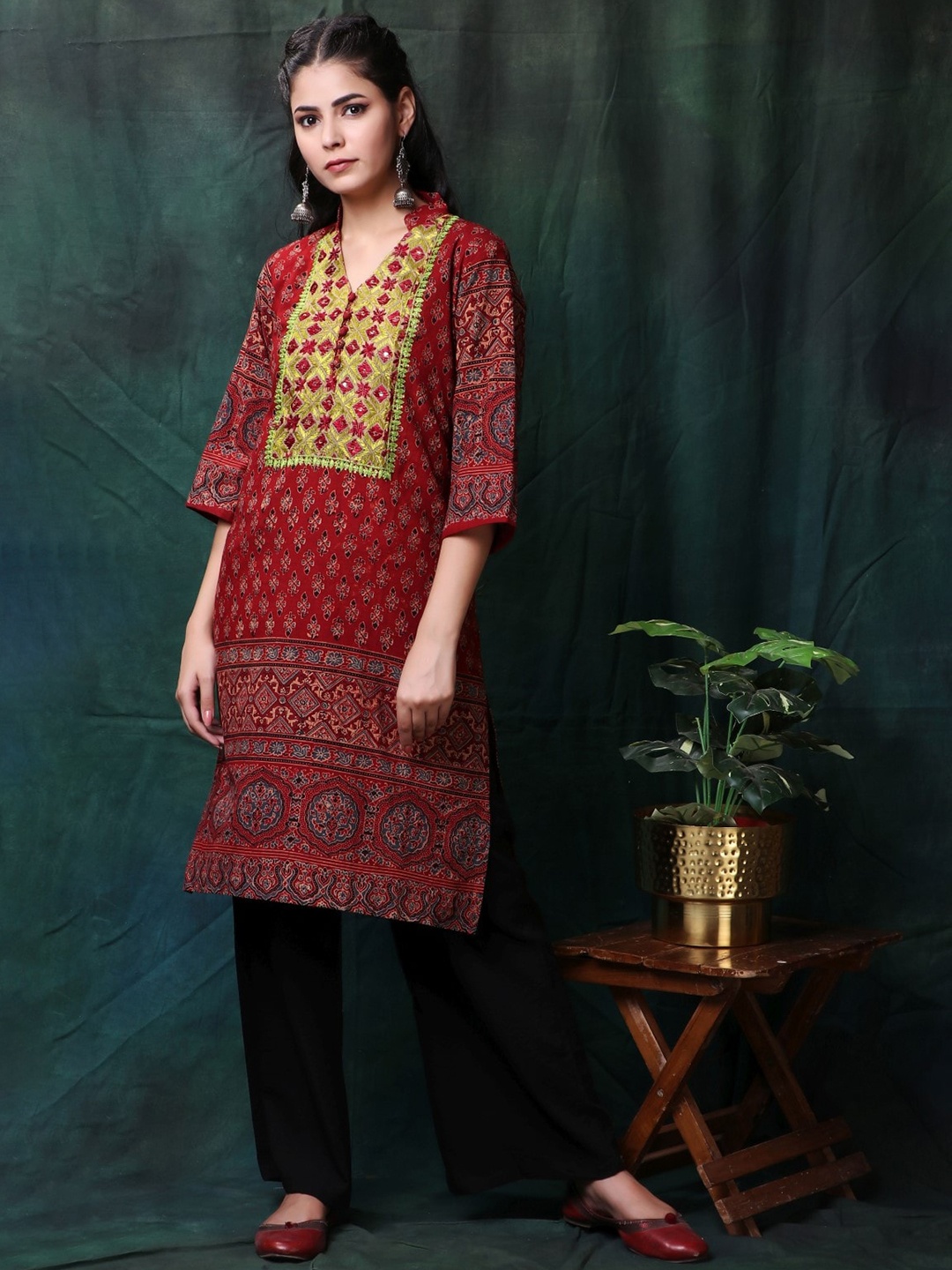 Trinjann Ethnic Motifs Printed Regular Thread Work Pure Cotton Kurta With Palazzos, Maroon
Trinjann Ethnic Motifs Printed Regular Thread Work Pure Cotton Kurta With Palazzos, Maroon