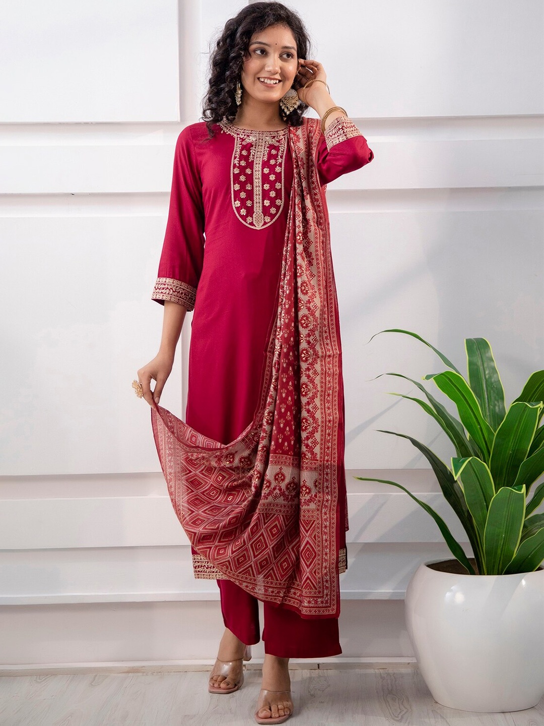 KALINI Ethnic Motifs Yoke Design Regular Thread Work Kurta with Palazzos & With Dupatta, Maroon
KALINI Ethnic Motifs Yoke Design Regular Thread Work Kurta with Palazzos & With Dupatta, Maroon