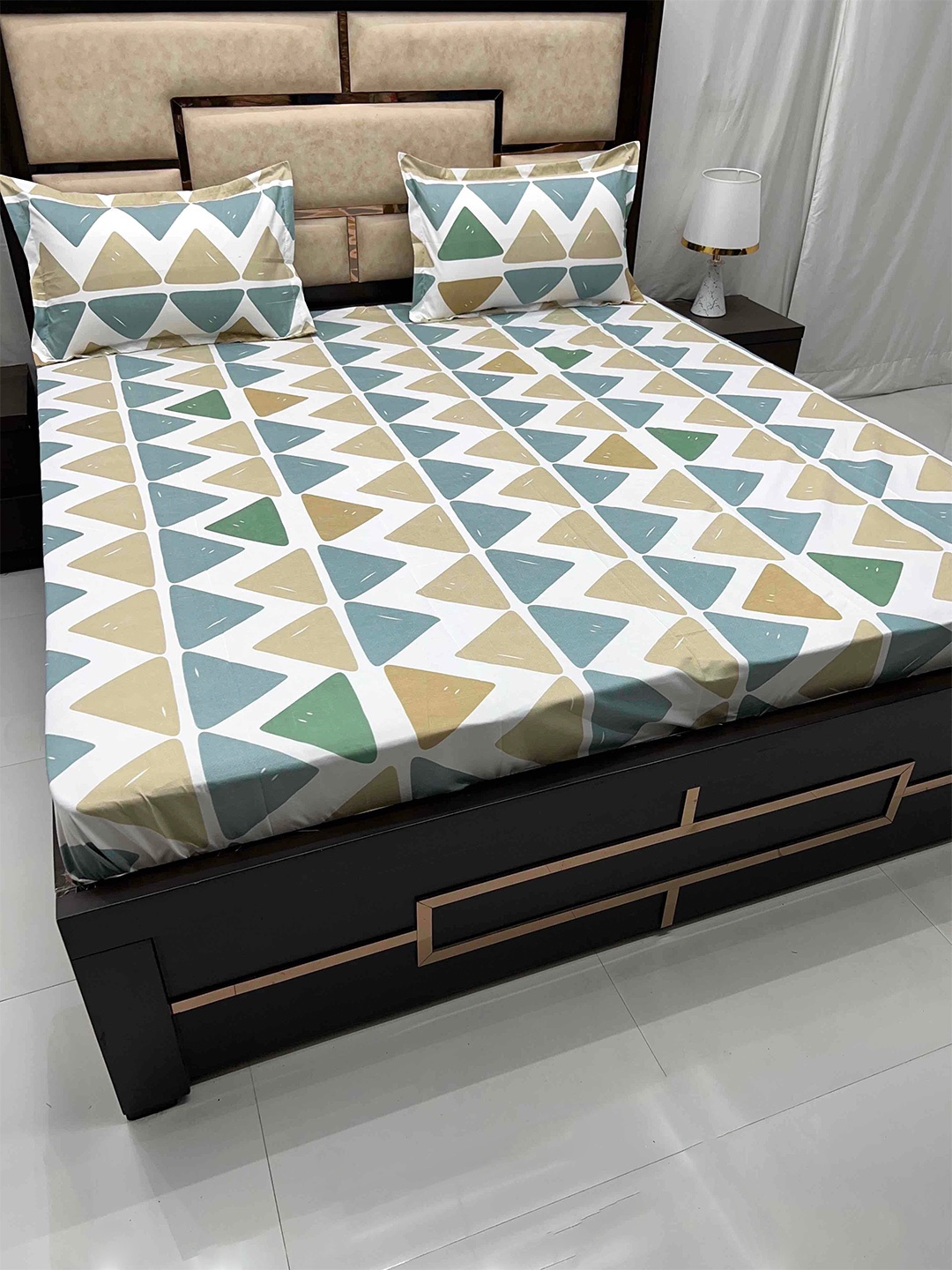 Pure Decor Leisure Fur Green Printed 260 TC King Bedsheet with 2 Pillow Covers, White
Pure Decor Leisure Fur Green Printed 260 TC King Bedsheet with 2 Pillow Covers, White