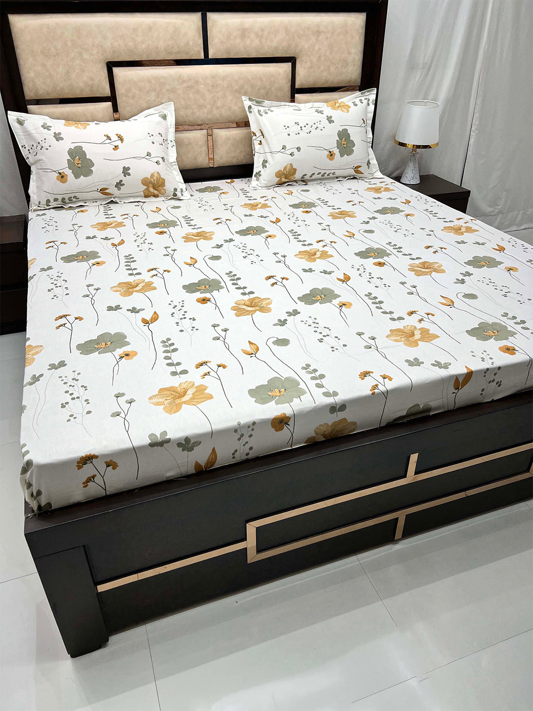 Pure Decor White & Yellow Floral Pure Cotton 380 TC King Bedsheet with 2 Pillow Covers
Pure Decor White & Yellow Floral Pure Cotton 380 TC King Bedsheet with 2 Pillow Covers