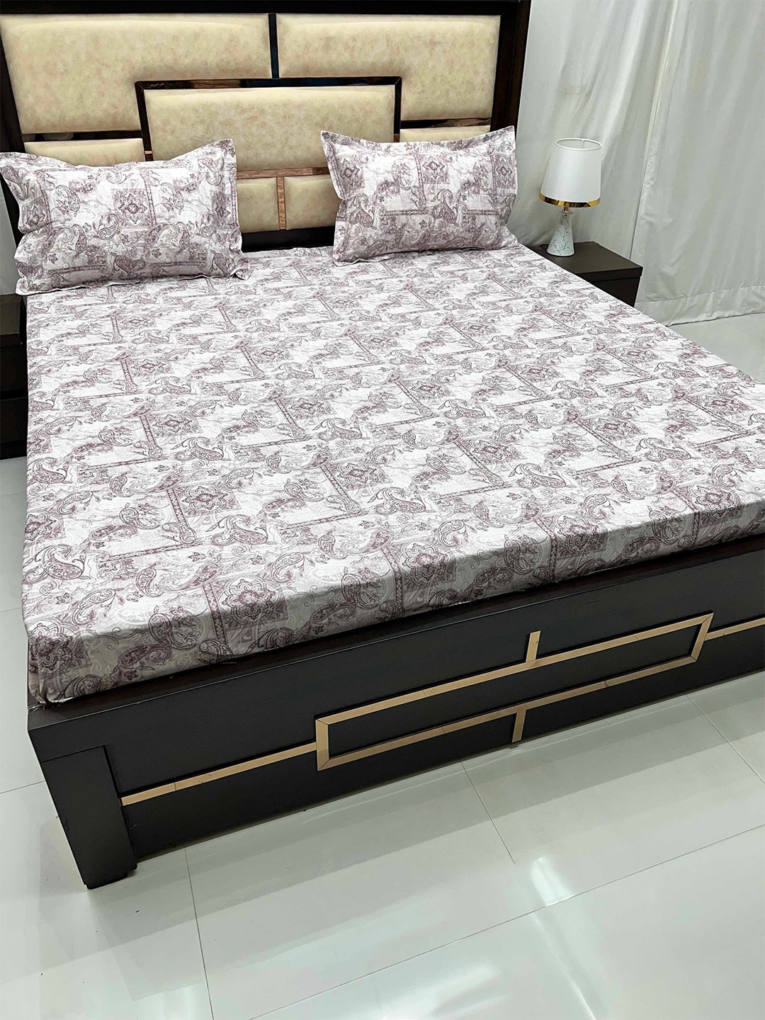 Pure Decor Velar Fur Sib White & Mauve Pure Cotton 380 TC King Bedsheet & 2 Pillow Covers
Pure Decor Velar Fur Sib White & Mauve Pure Cotton 380 TC King Bedsheet & 2 Pillow Covers