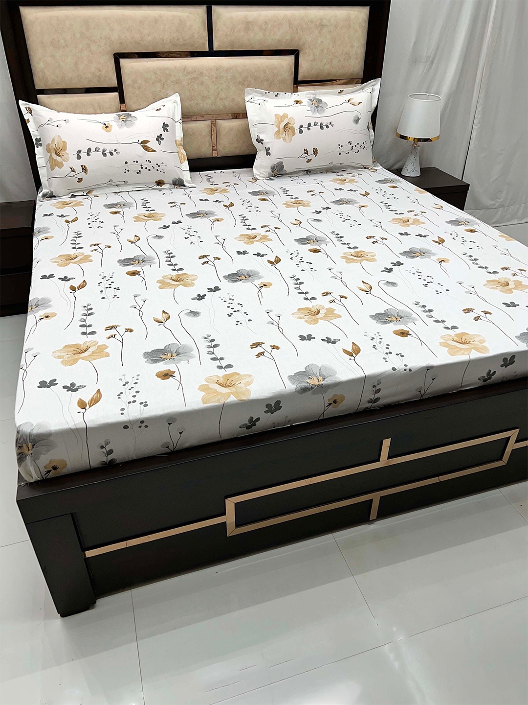 Pure Decor White & Yellow Floral Pure Cotton 380 TC King Bedsheet with 2 Pillow Covers
Pure Decor White & Yellow Floral Pure Cotton 380 TC King Bedsheet with 2 Pillow Covers