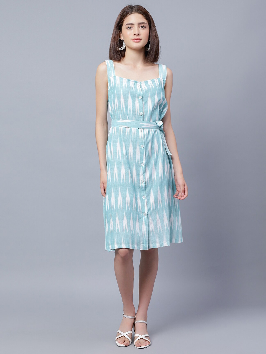 ENTELLUS Ethnic Motifs Ikkat Printed Shoulder Straps Tie Up Cotton Shirt Dress With Belt, Sea green
ENTELLUS Ethnic Motifs Ikkat Printed Shoulder Straps Tie Up Cotton Shirt Dress With Belt, Sea green