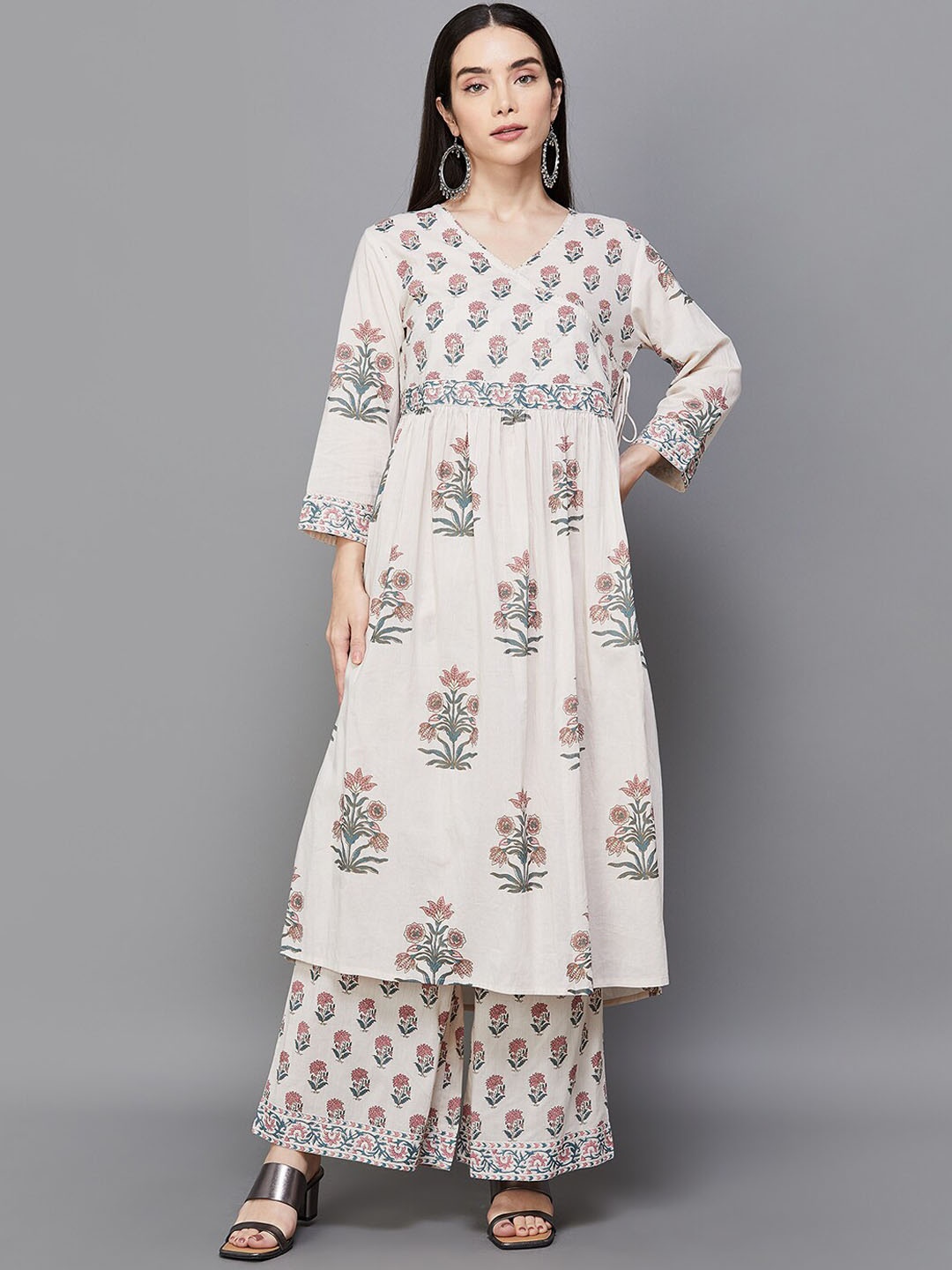 Melange by Lifestyle Floral Printed Regular Pure Cotton Kurta With Trousers, Off white
Melange by Lifestyle Floral Printed Regular Pure Cotton Kurta With Trousers, Off white