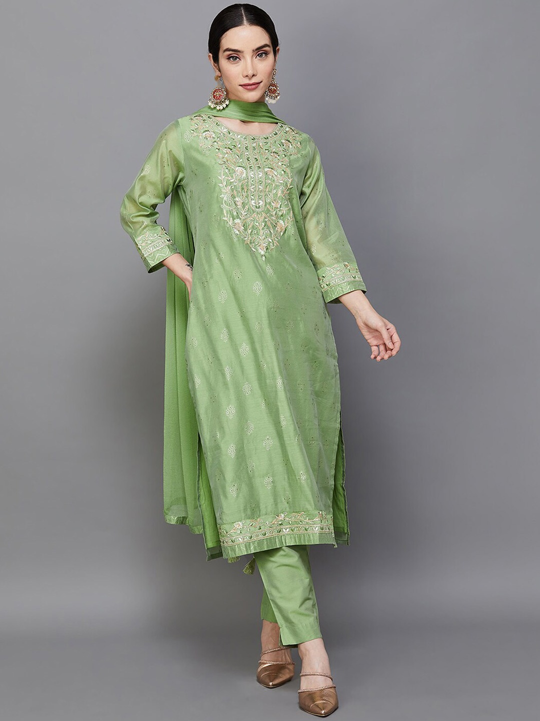 Melange by Lifestyle Ethnic Motifs Printed Thread Work Kurta With Trousers & With Dupatta, Green
Melange by Lifestyle Ethnic Motifs Printed Thread Work Kurta With Trousers & With Dupatta, Green