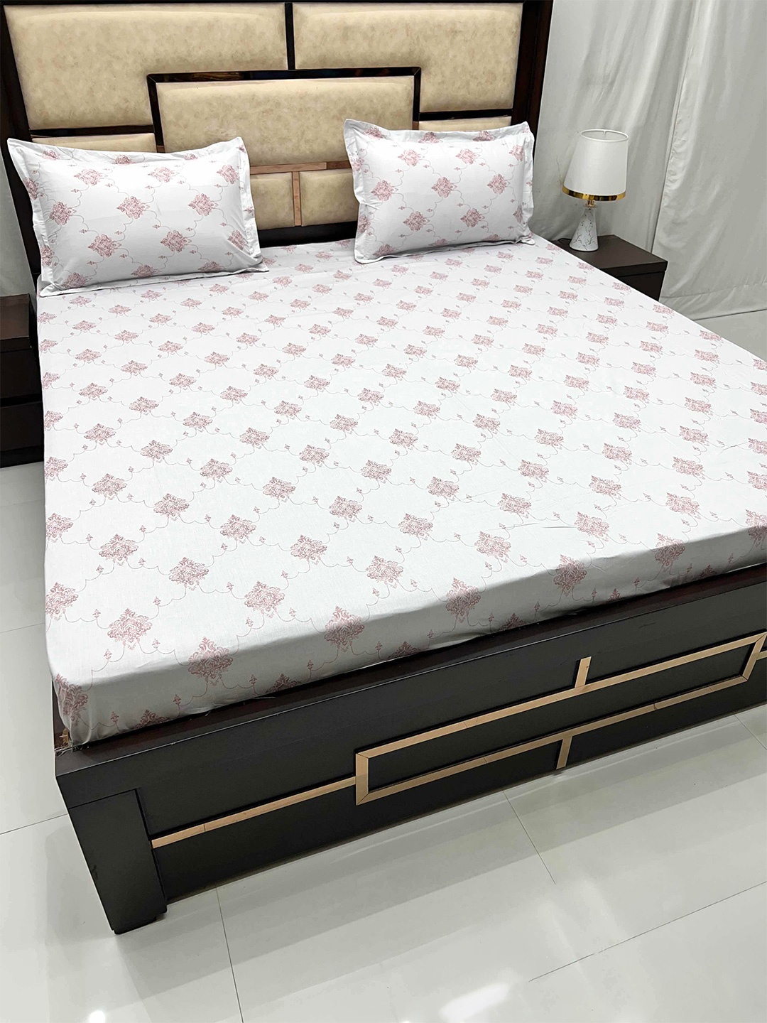 Pure Decor Villa White & Pink Ethnic Motifs Cotton 380 TC King Bedsheet & 2 Pillow Covers
Pure Decor Villa White & Pink Ethnic Motifs Cotton 380 TC King Bedsheet & 2 Pillow Covers