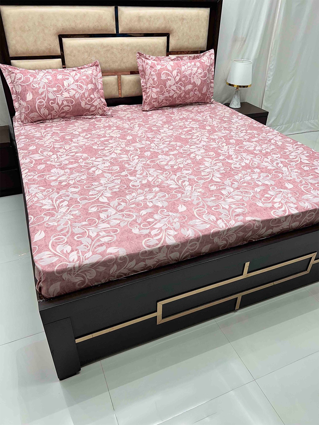 Pure Decor Maroon & White Printed Pure Cotton 380 TC King Bedsheet With 2 Pillow Covers
Pure Decor Maroon & White Printed Pure Cotton 380 TC King Bedsheet With 2 Pillow Covers