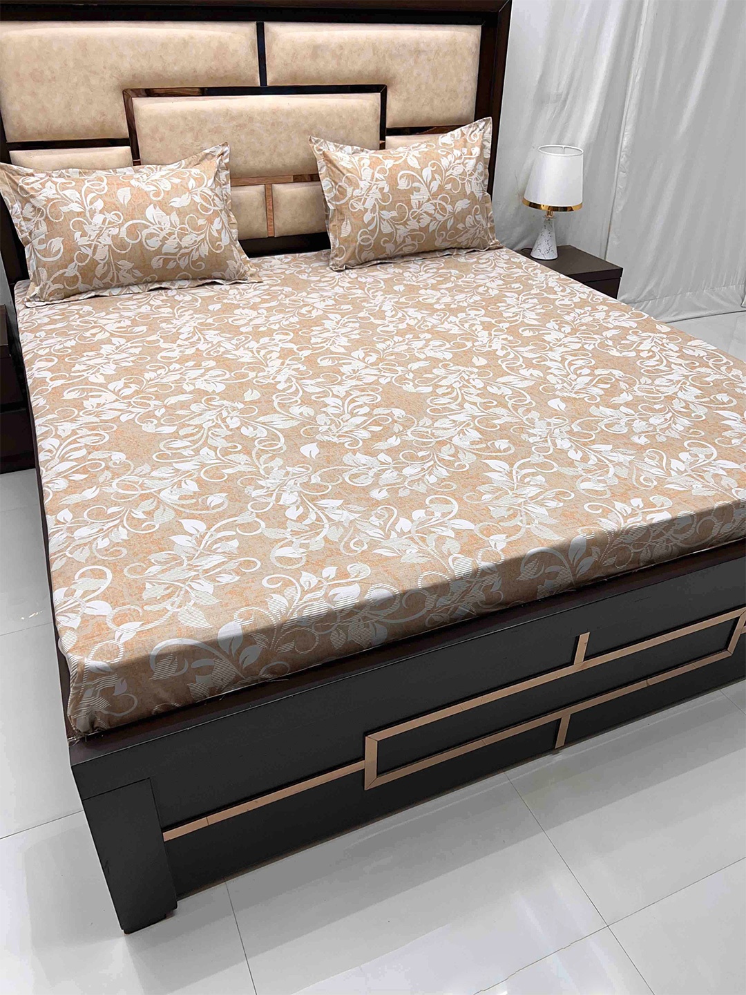 Pure Decor Villa Brown & White Floral Cotton King Bedsheet with 2 Pillow Covers
Pure Decor Villa Brown & White Floral Cotton King Bedsheet with 2 Pillow Covers