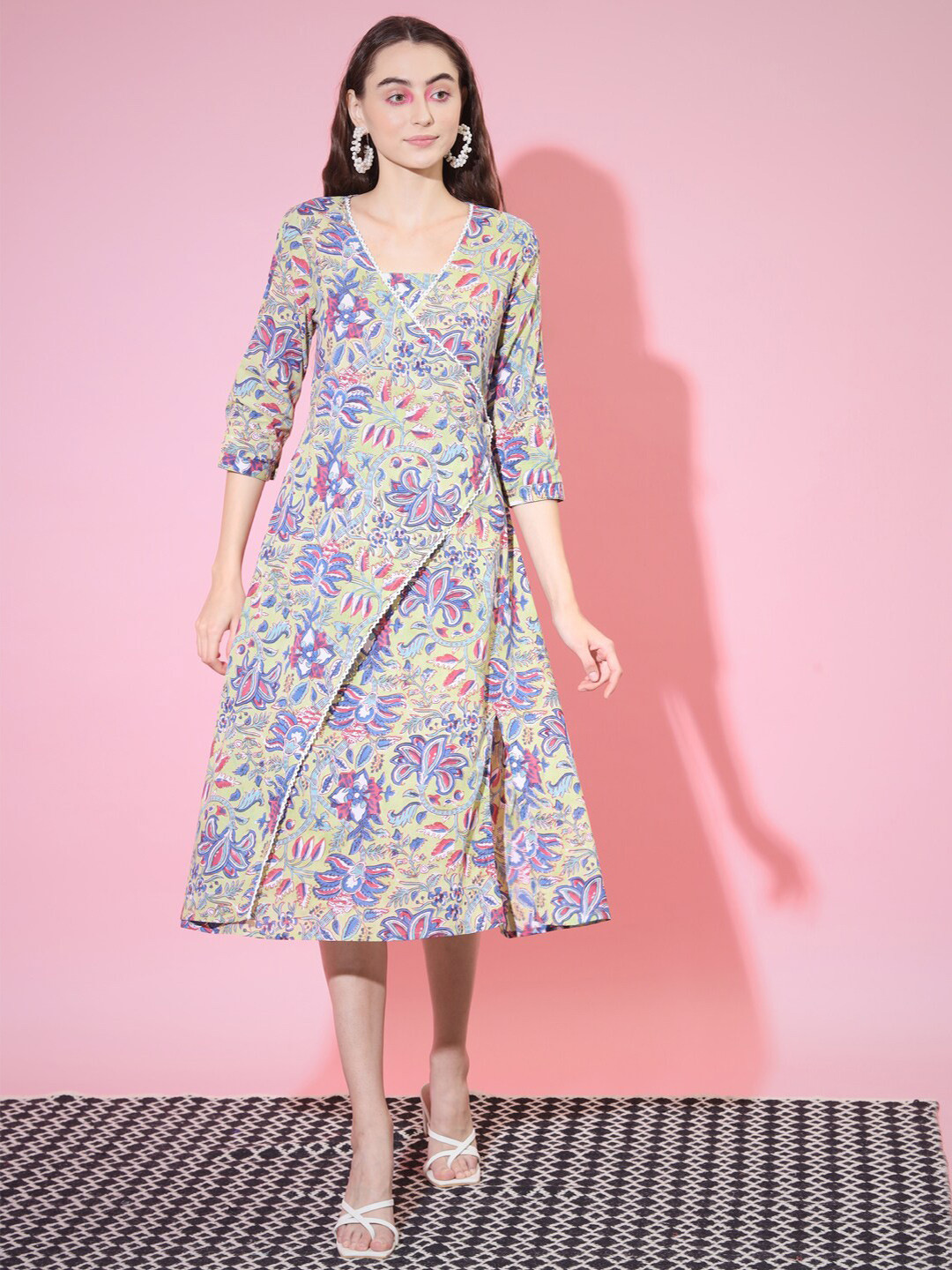 DressBerry Green Floral Printed V-Neck Cold-Shoulder Lace Insets Cotton Wrap Midi Dress
DressBerry Green Floral Printed V-Neck Cold-Shoulder Lace Insets Cotton Wrap Midi Dress