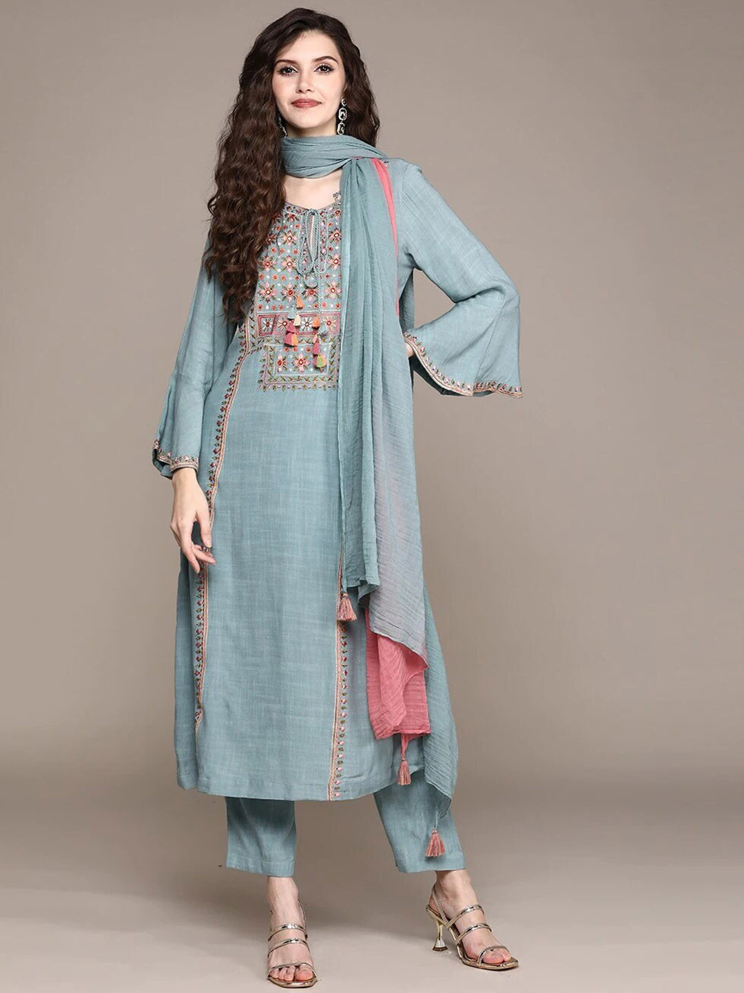 JAPNAAM Ethnic Motifs Embroidered Regular Thread Work Kurta With Trousers & Dupatta, Blue
JAPNAAM Ethnic Motifs Embroidered Regular Thread Work Kurta With Trousers & Dupatta, Blue