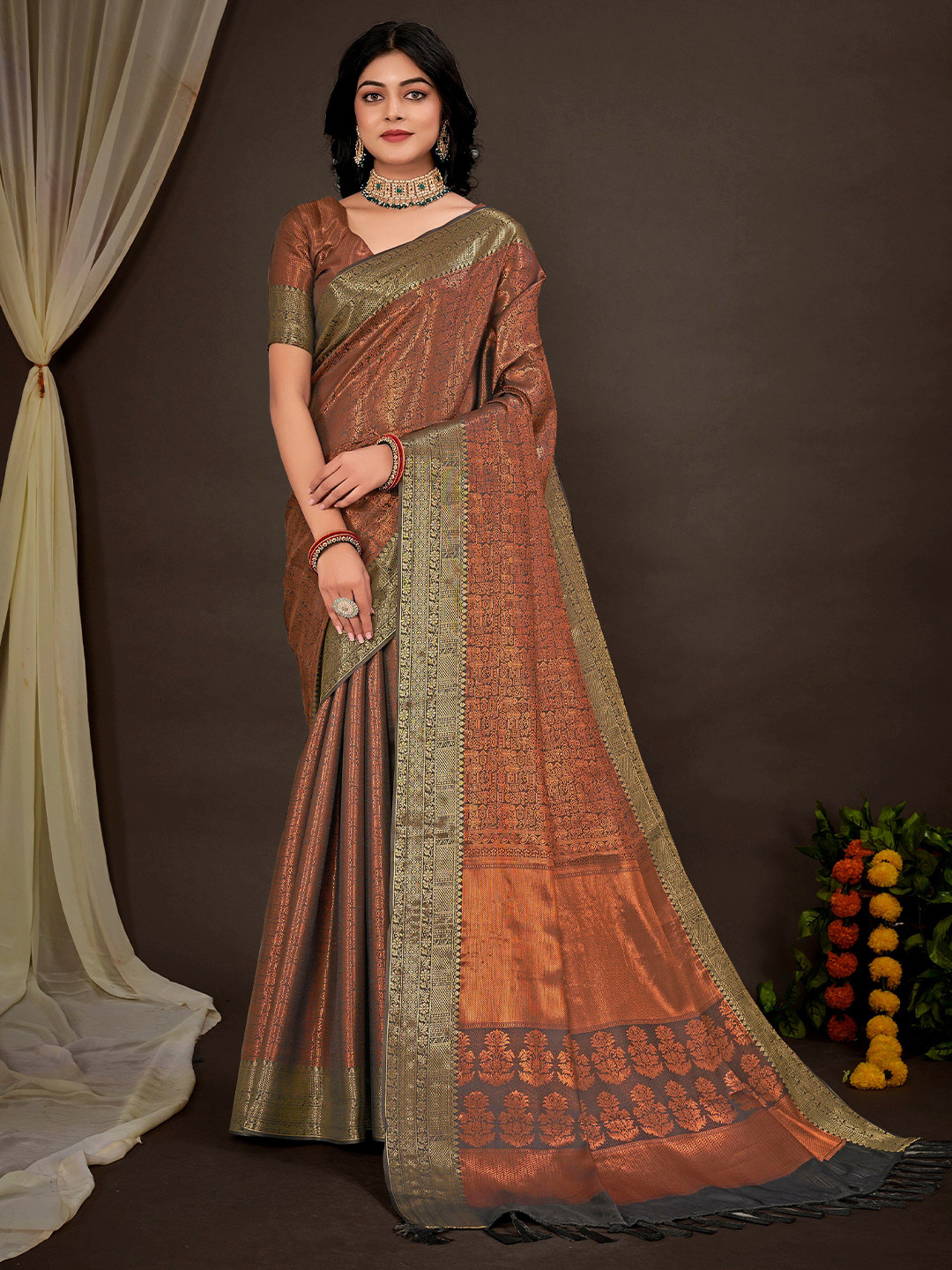 Mitera Grey & Copper-Toned Woven Design Zari Silk Blend Kanjeevaram Saree
Mitera Grey & Copper-Toned Woven Design Zari Silk Blend Kanjeevaram Saree