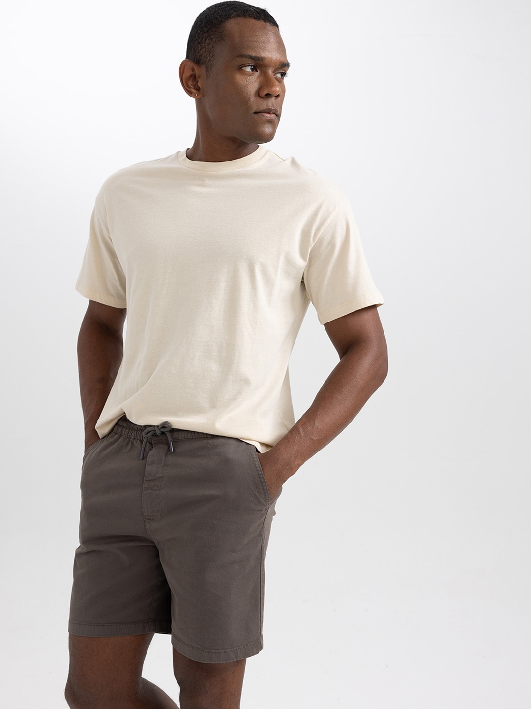 DeFacto Men Mid-Rise Regular Fit Shorts, Grey