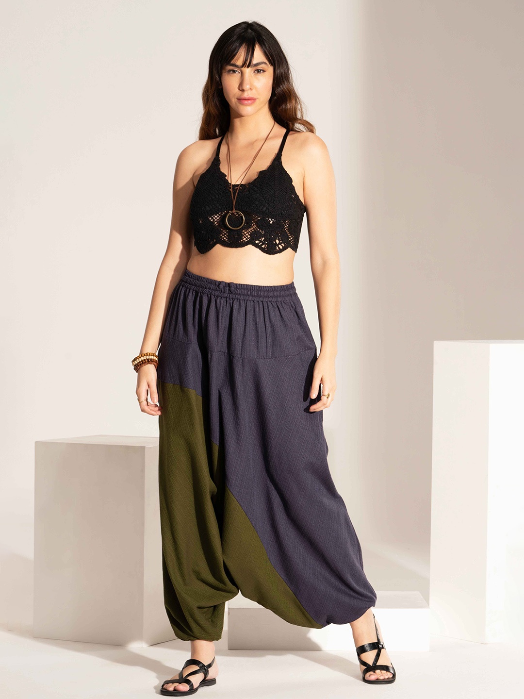 The Veshti Company Women Colourblocked Pure Cotton Loose-Fit Harem Pants, Blue
The Veshti Company Women Colourblocked Pure Cotton Loose-Fit Harem Pants, Blue
