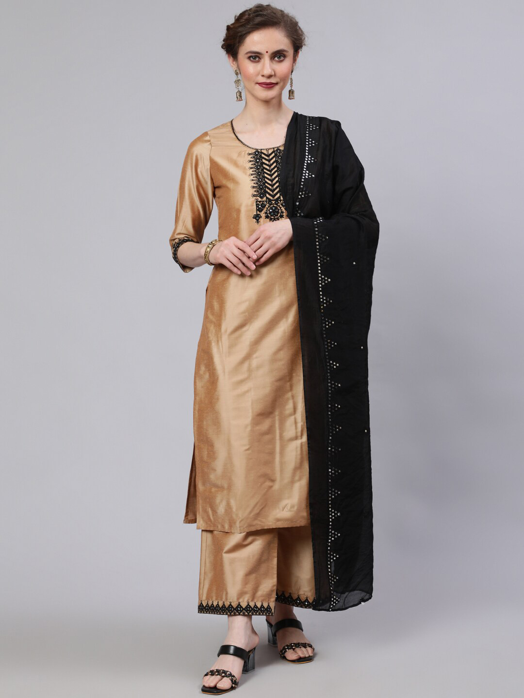 AKS Ethnic Motifs Embroidered Regular Thread Work Kurta With Palazzos & Dupatta, Beige
AKS Ethnic Motifs Embroidered Regular Thread Work Kurta With Palazzos & Dupatta, Beige