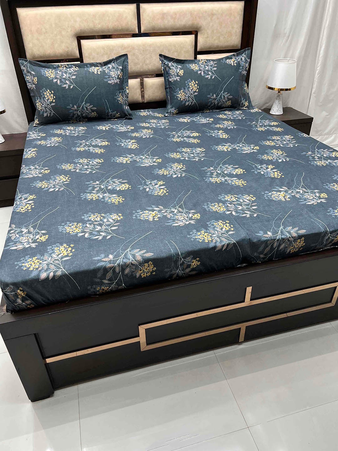 Pure Decor Leisure Fur Blue & White Printed 250 TC King Bedsheet with 2 Pillow Covers