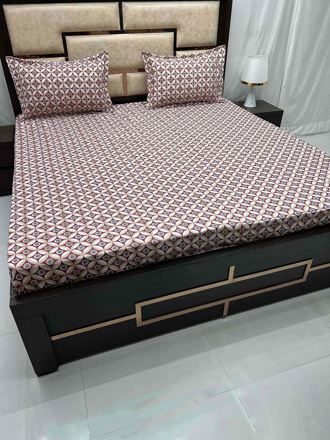 Pure Decor Leisure Fur Purple & White Printed 250 TC King Bedsheet with 2 Pillow Covers
Pure Decor Leisure Fur Purple & White Printed 250 TC King Bedsheet with 2 Pillow Covers