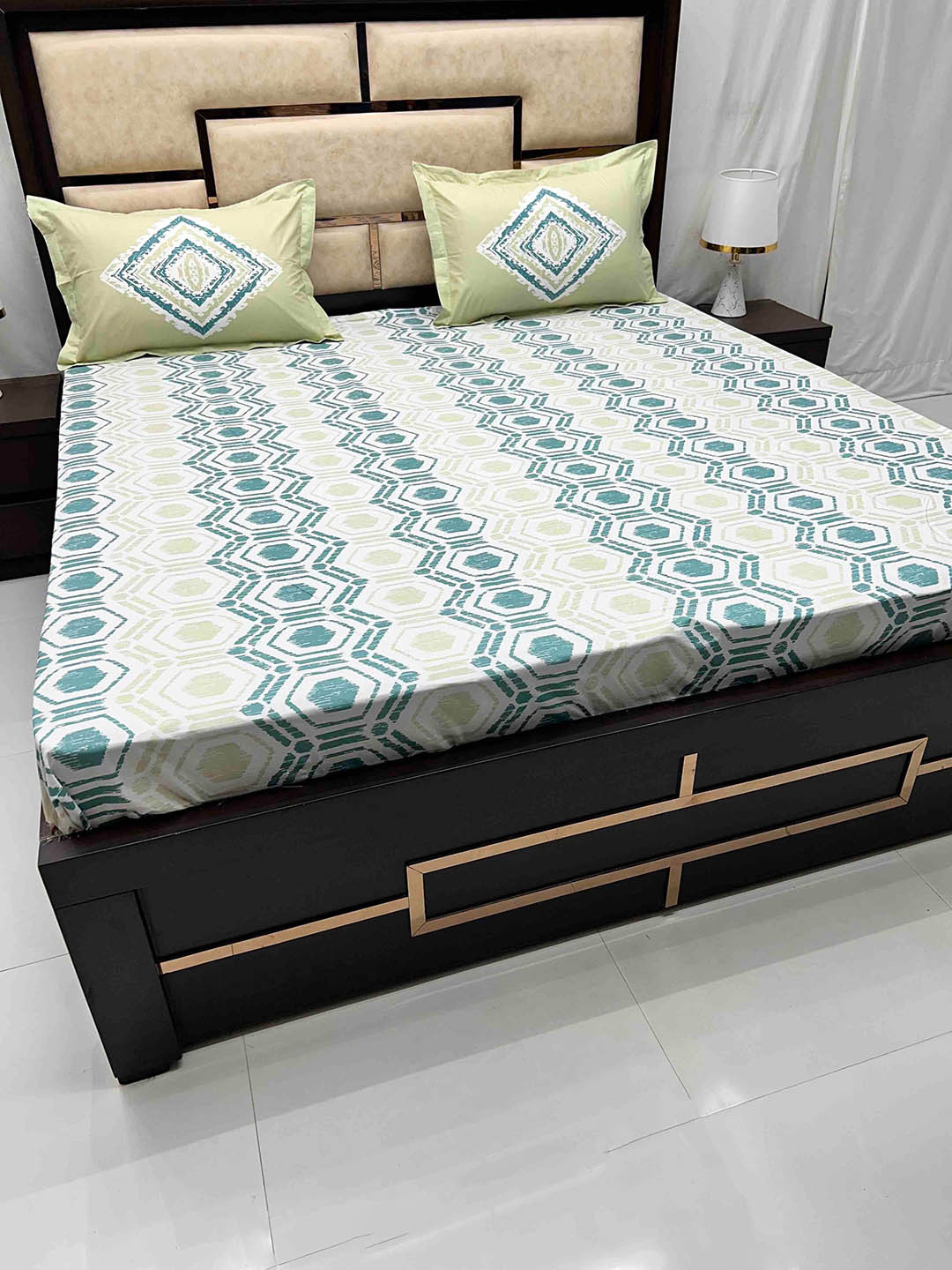 Pure Decor Lifestyle Green & White Pure Cotton 350 TC King Bedsheet with 2 Pillow Covers
Pure Decor Lifestyle Green & White Pure Cotton 350 TC King Bedsheet with 2 Pillow Covers