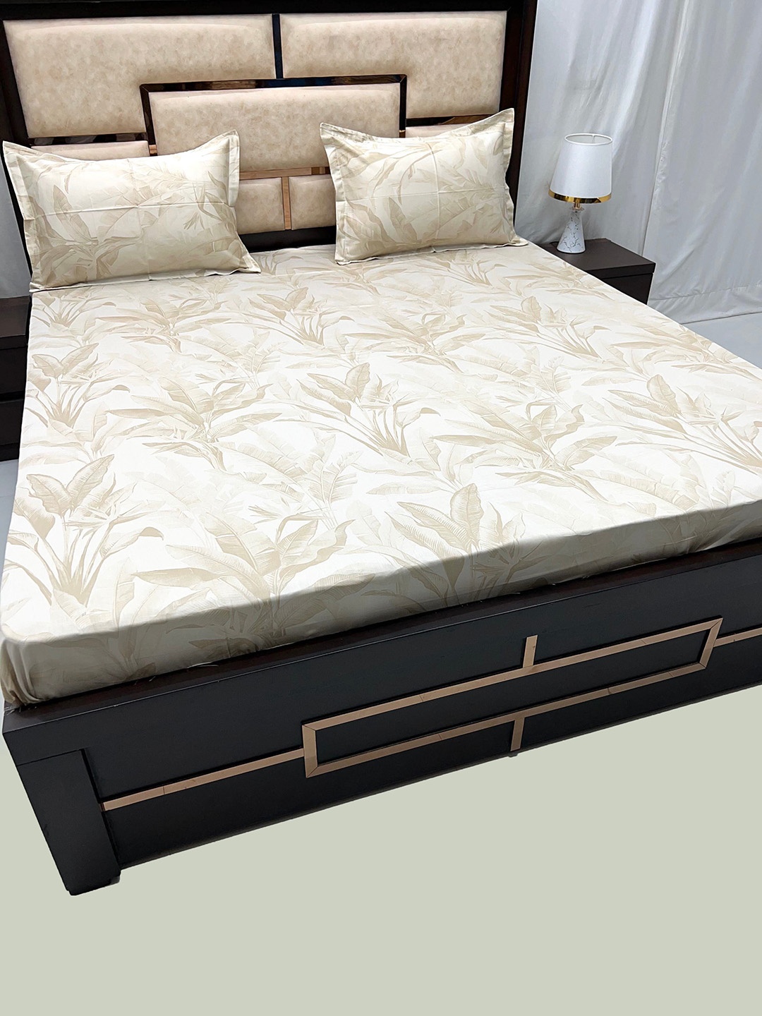 Pure Decor Royal Divine Beige & White Floral Cotton 380 TC King Bedsheet & 2 Pillow Covers
Pure Decor Royal Divine Beige & White Floral Cotton 380 TC King Bedsheet & 2 Pillow Covers