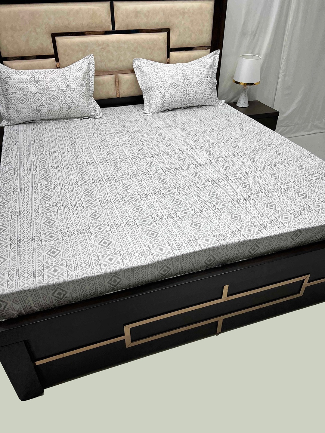 Pure Decor Royal Divine Grey Geometric Cotton 380 TC King Bedsheet & 2 Pillow Covers
Pure Decor Royal Divine Grey Geometric Cotton 380 TC King Bedsheet & 2 Pillow Covers