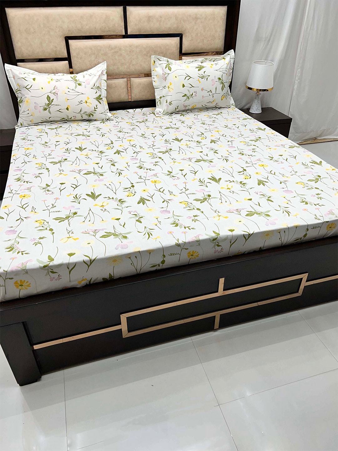 Pure Decor White & Purple Printed Pure Cotton 350 TC King Bedsheet With 2 Pillow Covers
Pure Decor White & Purple Printed Pure Cotton 350 TC King Bedsheet With 2 Pillow Covers