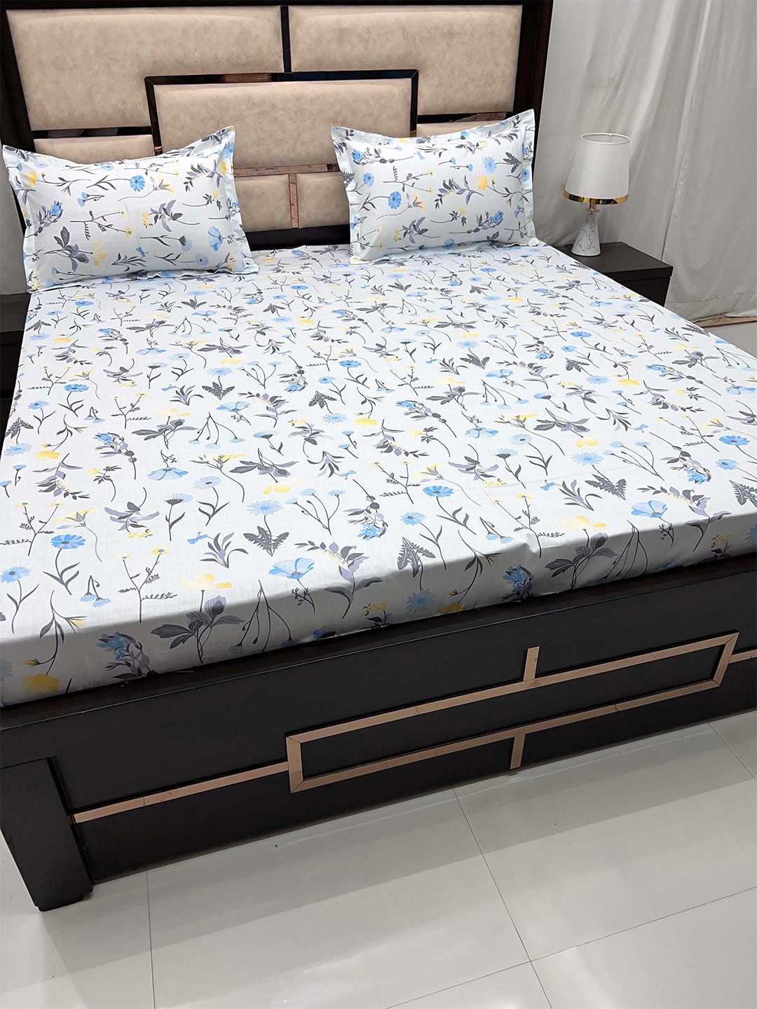 Pure Decor White & Blue Floral Pure Cotton 350 TC King Bedsheet with 2 Pillow Covers
Pure Decor White & Blue Floral Pure Cotton 350 TC King Bedsheet with 2 Pillow Covers