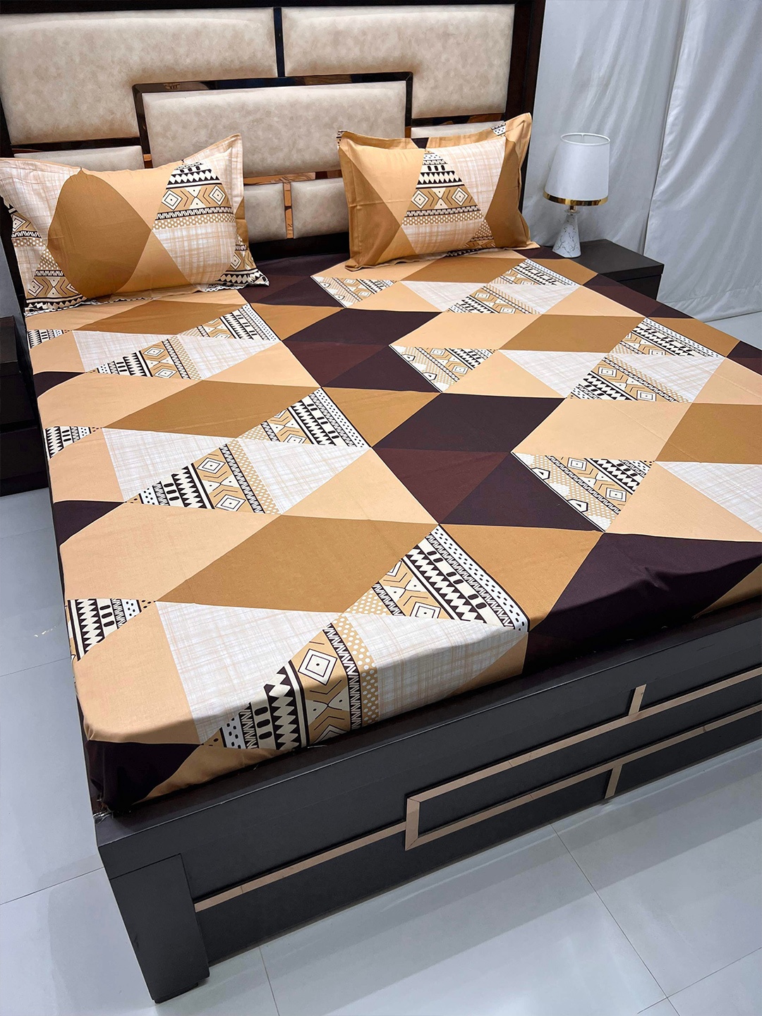 Pure Decor White & Brown Geometric Pure Cotton 350 TC King Bedsheet with 2 Pillow Covers
Pure Decor White & Brown Geometric Pure Cotton 350 TC King Bedsheet with 2 Pillow Covers