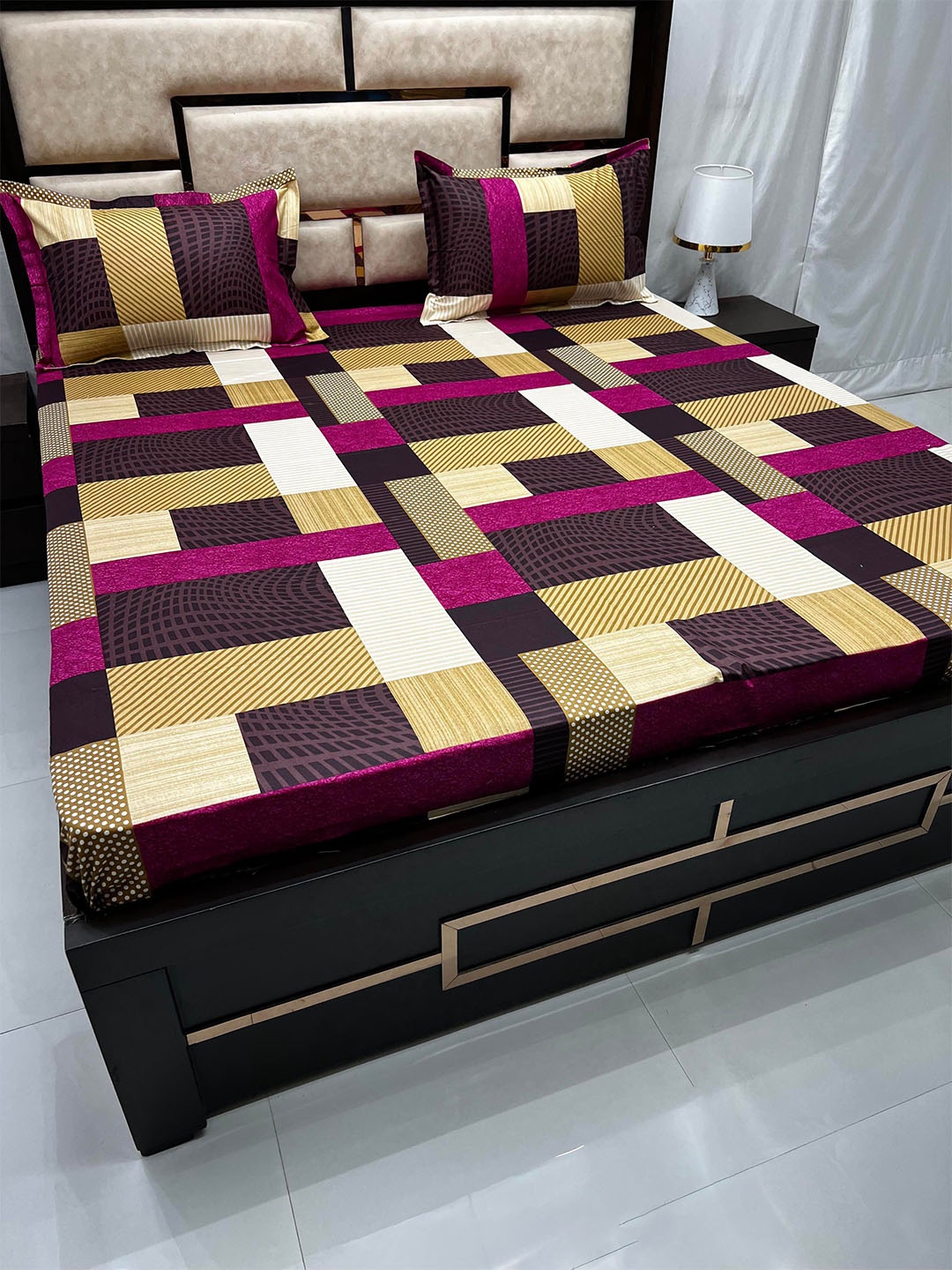 Pure Decor Velar Sib Magenta Printed Cotton 350 TC King Bedsheet with 2 Pillow Covers, White
Pure Decor Velar Sib Magenta Printed Cotton 350 TC King Bedsheet with 2 Pillow Covers, White