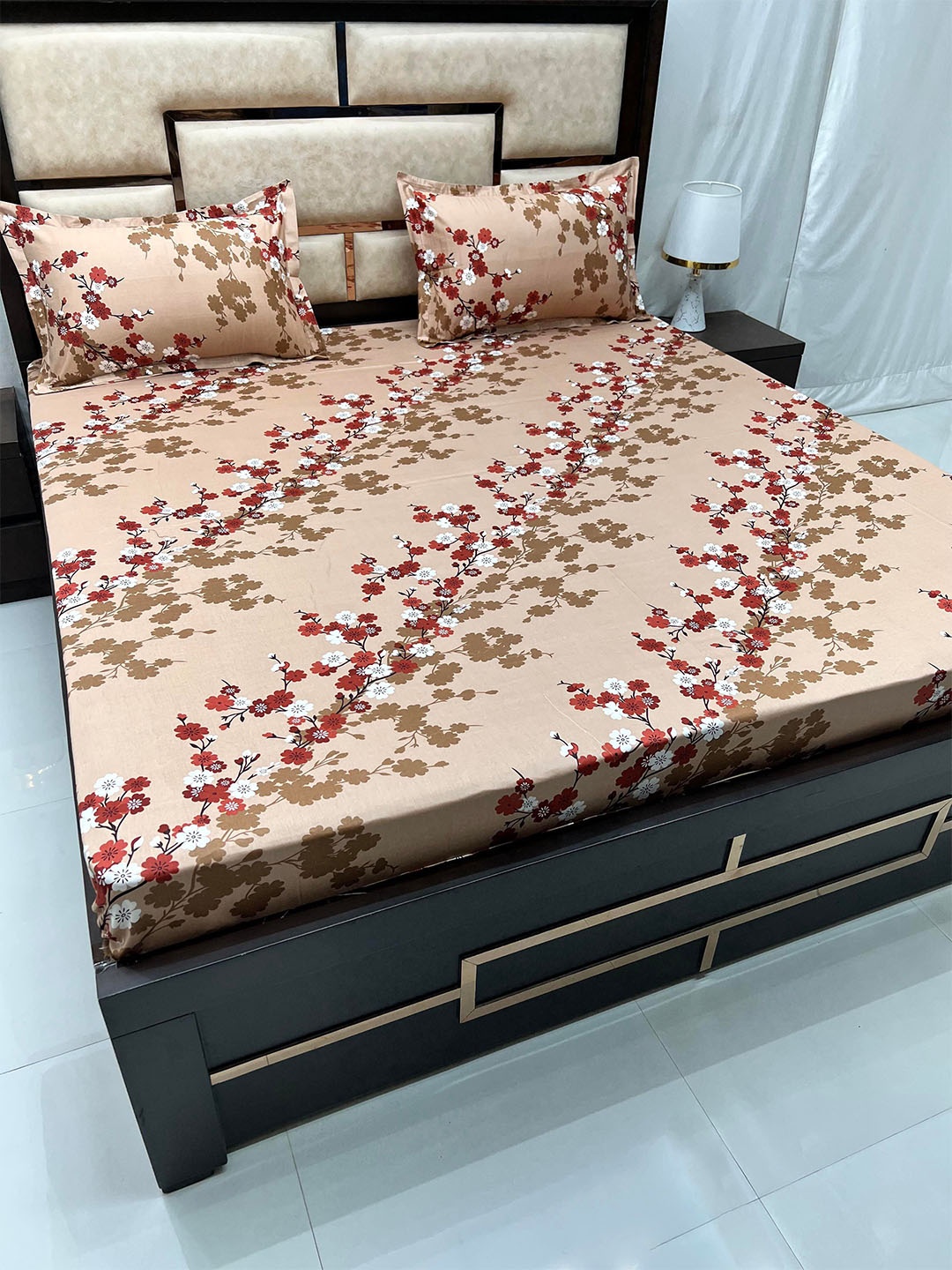 Pure Decor Velar Sib Peach & Red Printed Cotton 350 TC King Bedsheet with 2 Pillow Covers
Pure Decor Velar Sib Peach & Red Printed Cotton 350 TC King Bedsheet with 2 Pillow Covers
