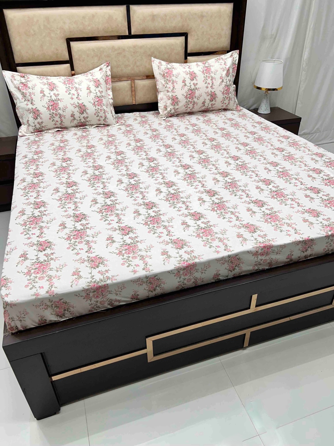Pure Decor Villa White & Pink Floral Pure Cotton 350 TC King Bedsheet with 2 Pillow Covers
Pure Decor Villa White & Pink Floral Pure Cotton 350 TC King Bedsheet with 2 Pillow Covers